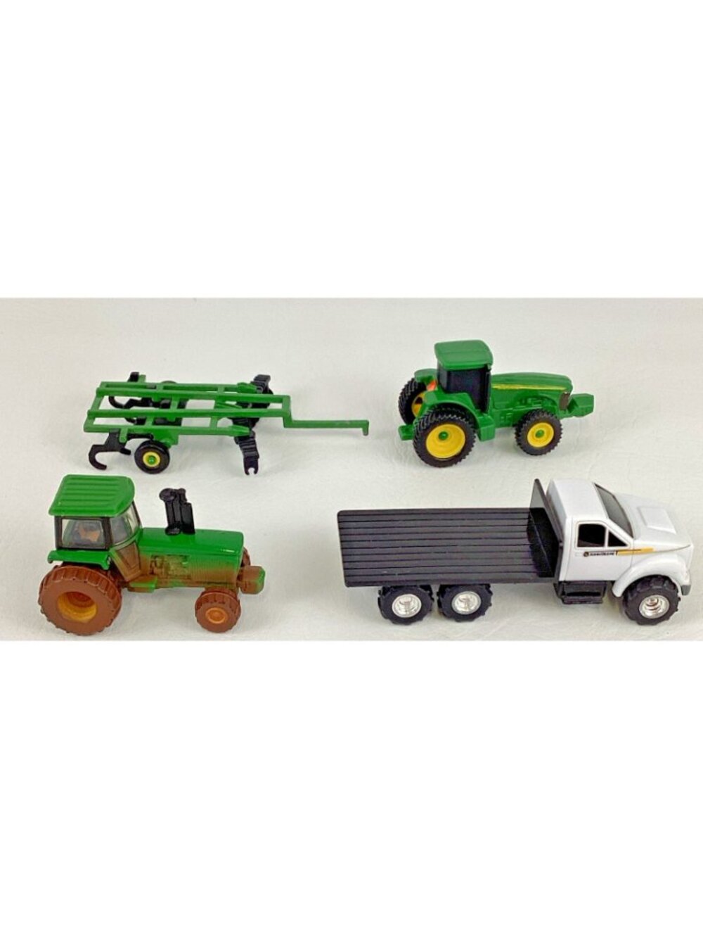 Ertl John Deere Ford Flat Bed Truck Vehicle Muddy Tractor Farm Country Playset - Picture 6 of 9